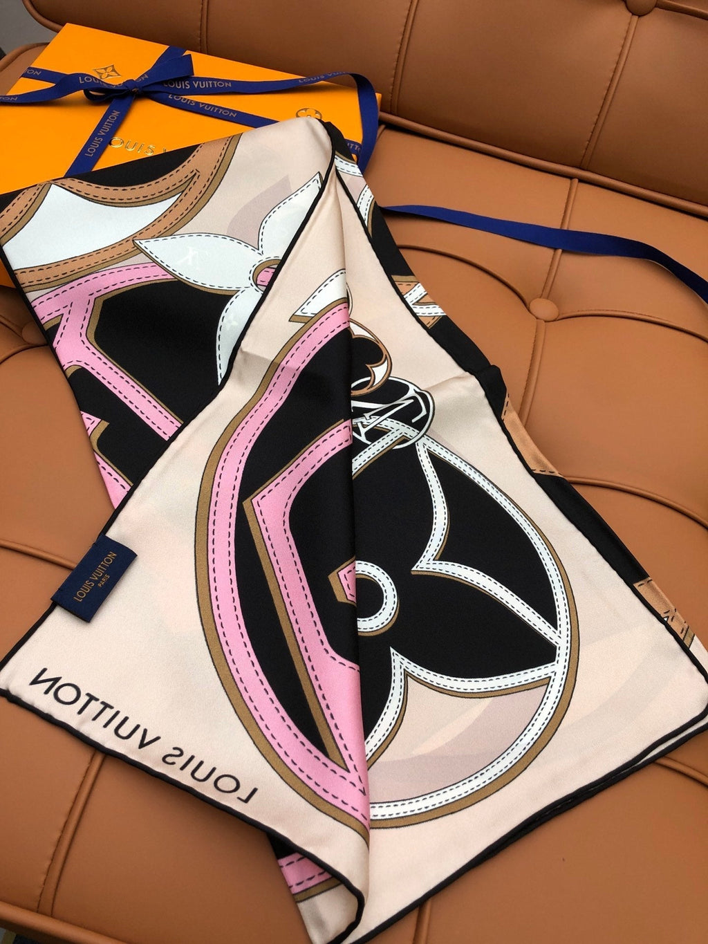 LOUIS VUITTON LV SCARF 90 CM IN SILK 704579