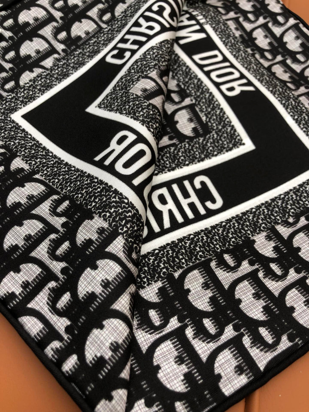 DIOR SCARF 90 IN SILK 704589