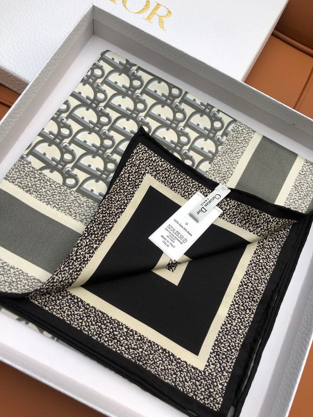 DIOR SCARF 90 IN SILK 704592