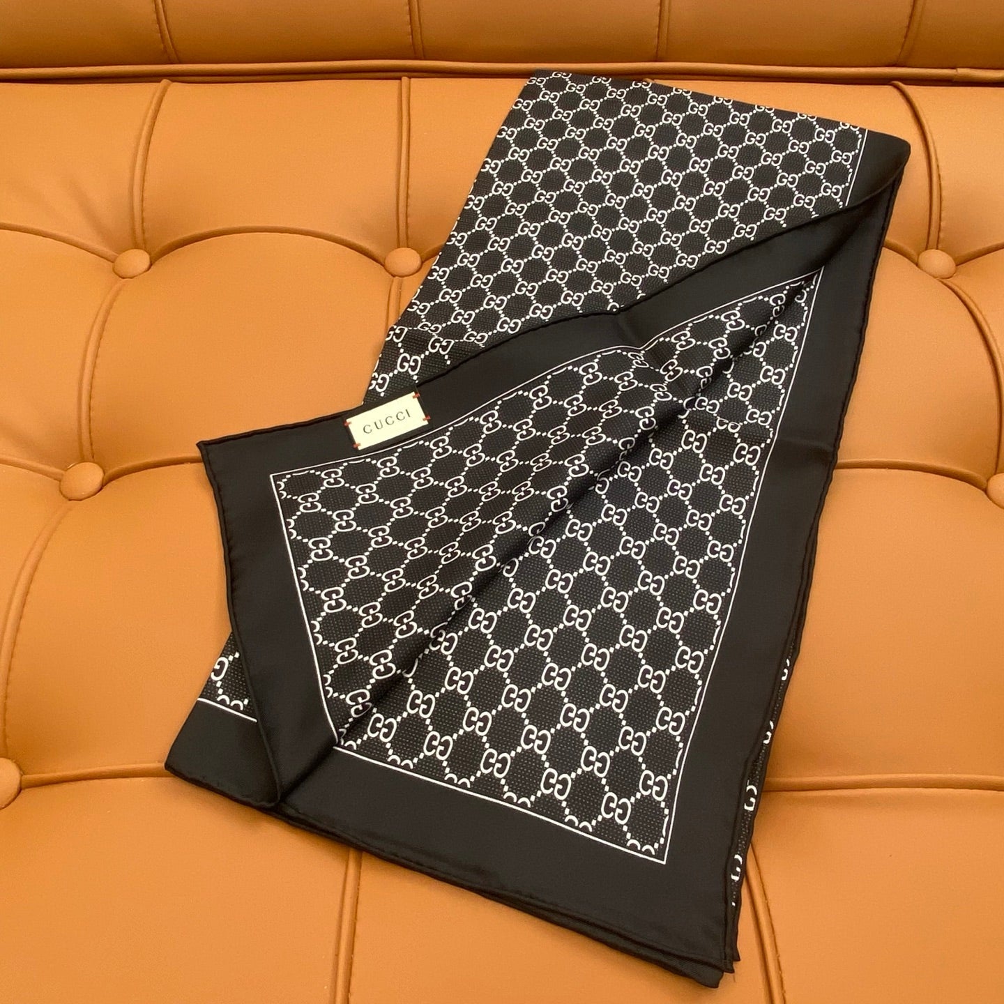 GUCCI 25S SCARF 90 IN SILK 709696