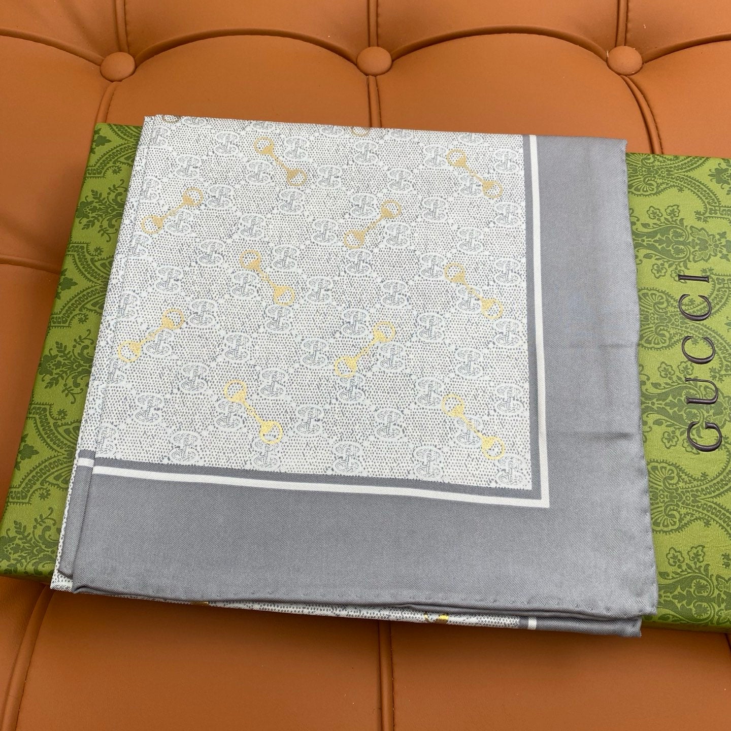 GUCCI 25S SCARF 90 IN SILK 718507