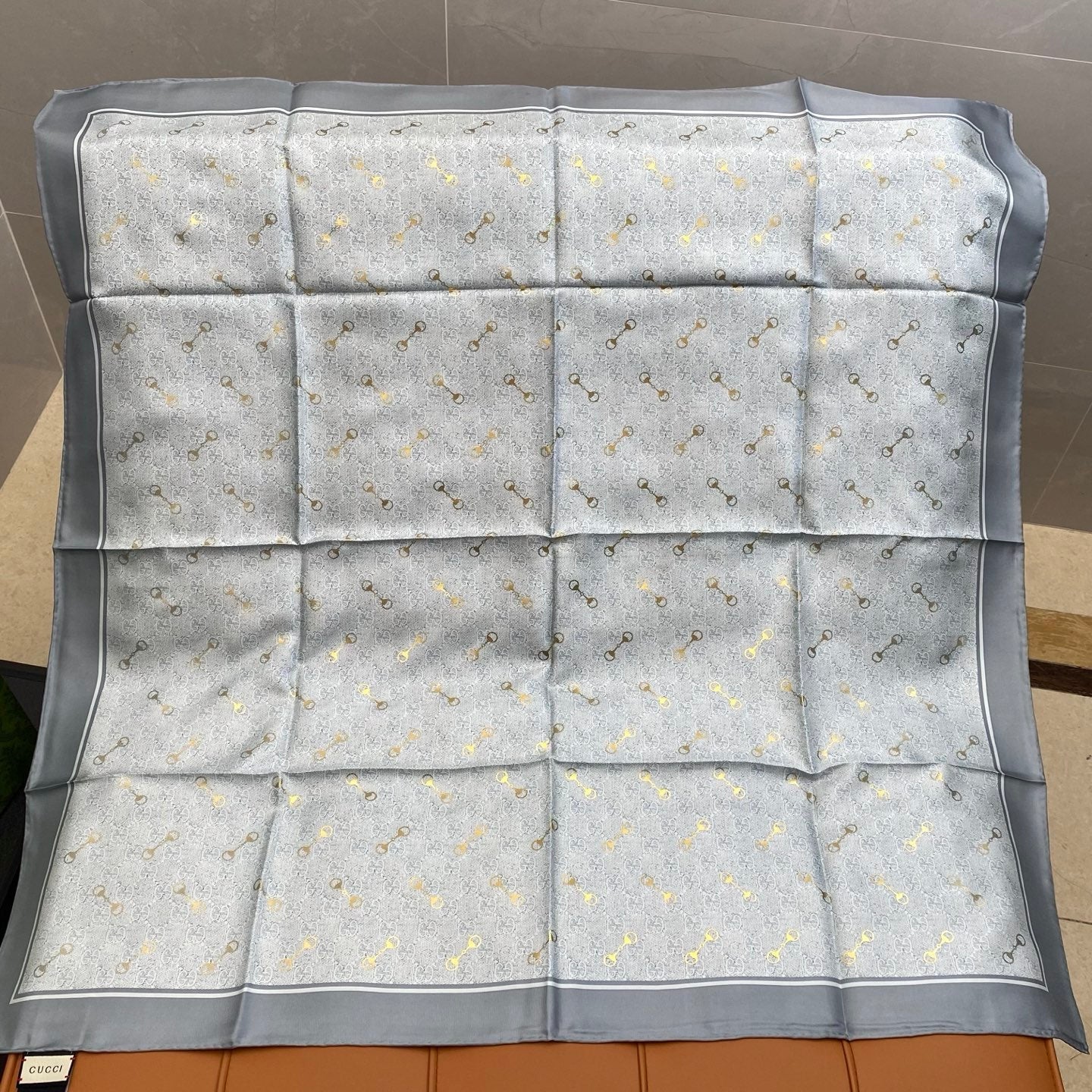 GUCCI 25S SCARF 90 IN SILK 718507