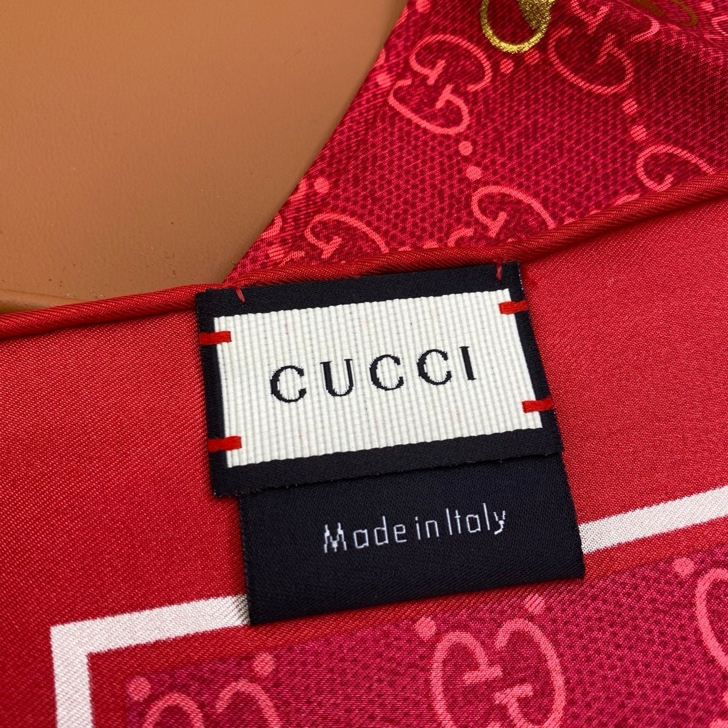 GUCCI 25S SCARF 90 IN SILK 718512