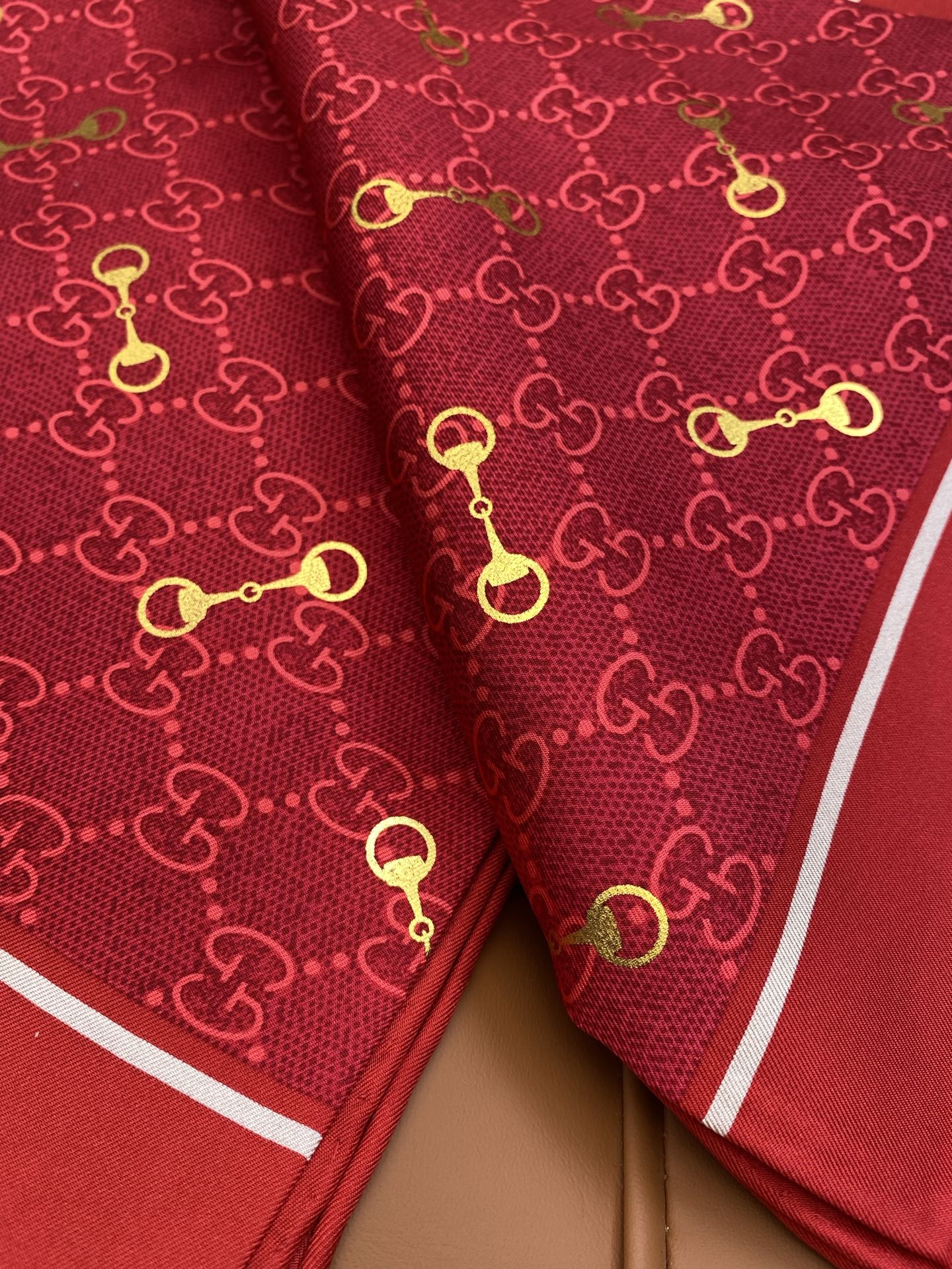GUCCI 25S SCARF 90 IN SILK 718512
