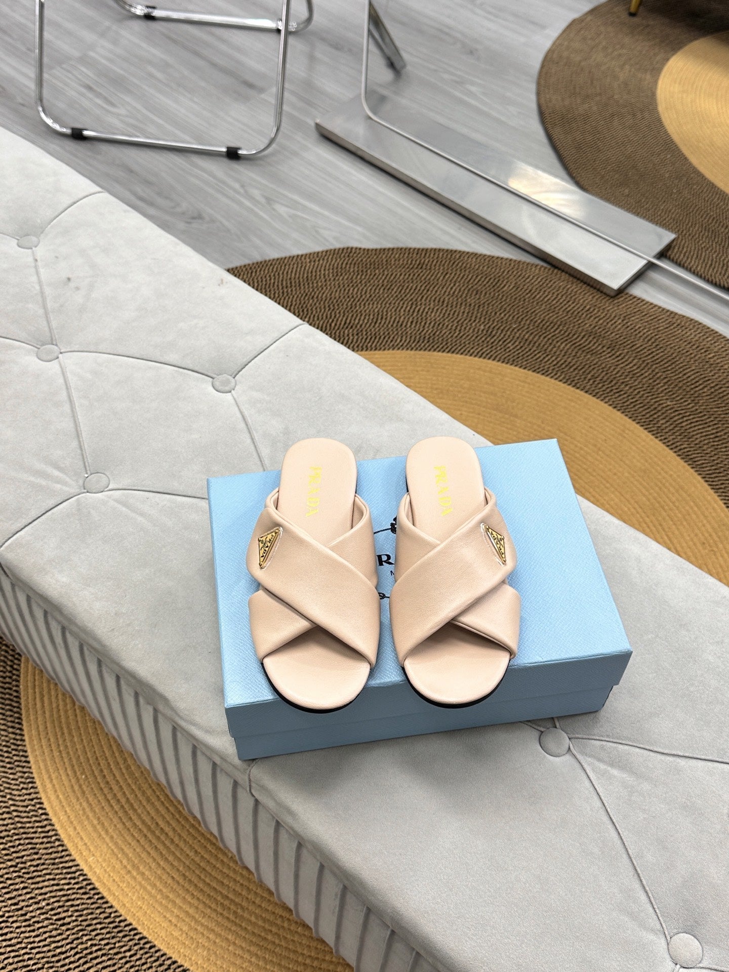 PRADA 25S SLIDE SANLS IN BEIGE CALFSKIN LOGO