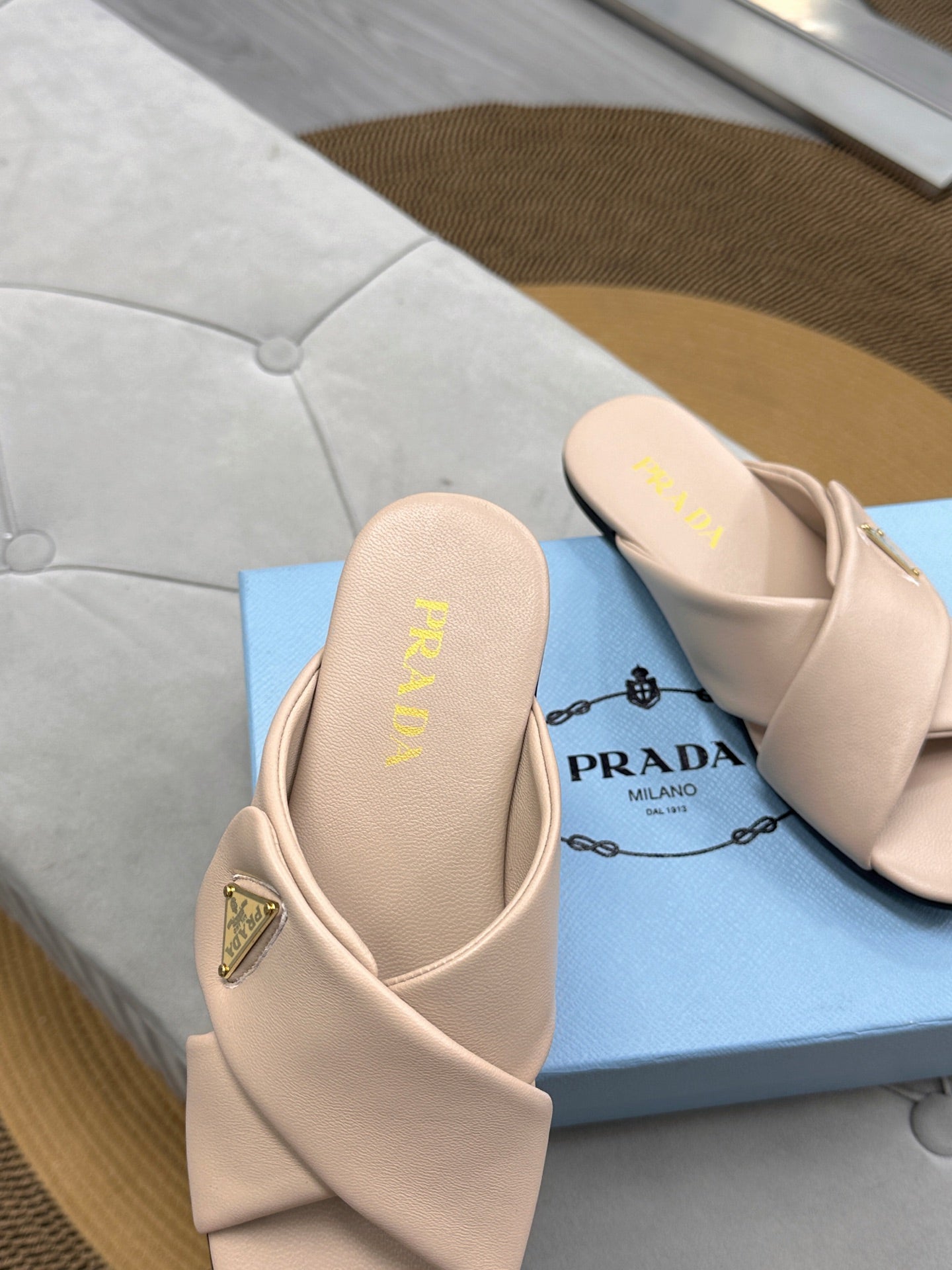 PRADA 25S SLIDE SANLS IN BEIGE CALFSKIN LOGO