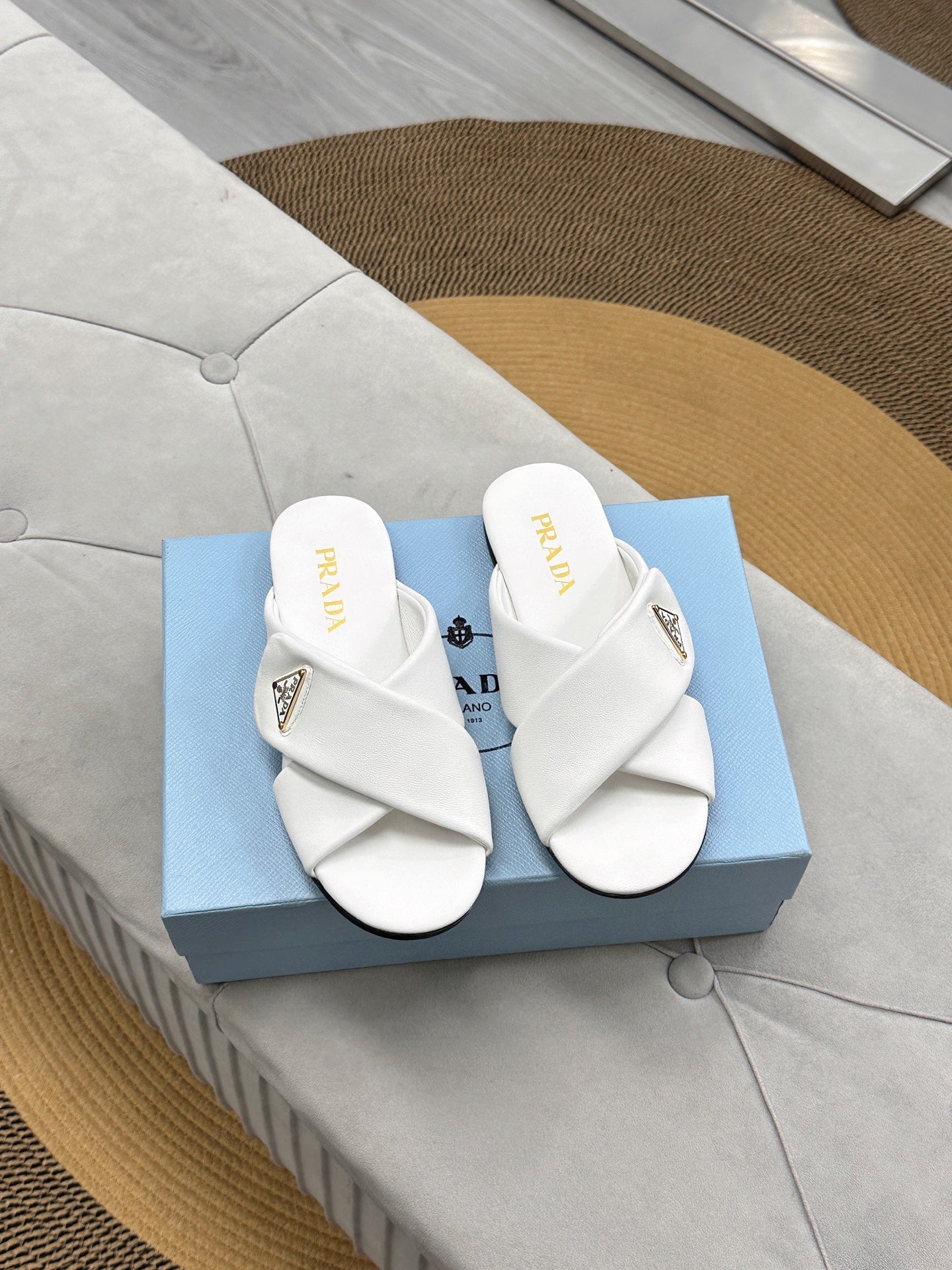 PRADA 25S SLIDE SANLS IN WHITE CALFSKIN LOGO