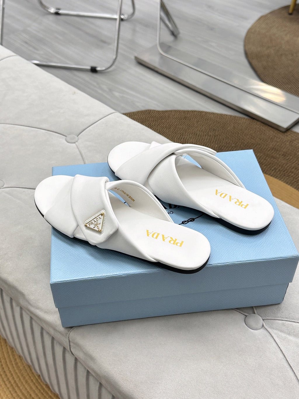 PRADA 25S SLIDE SANLS IN WHITE CALFSKIN LOGO