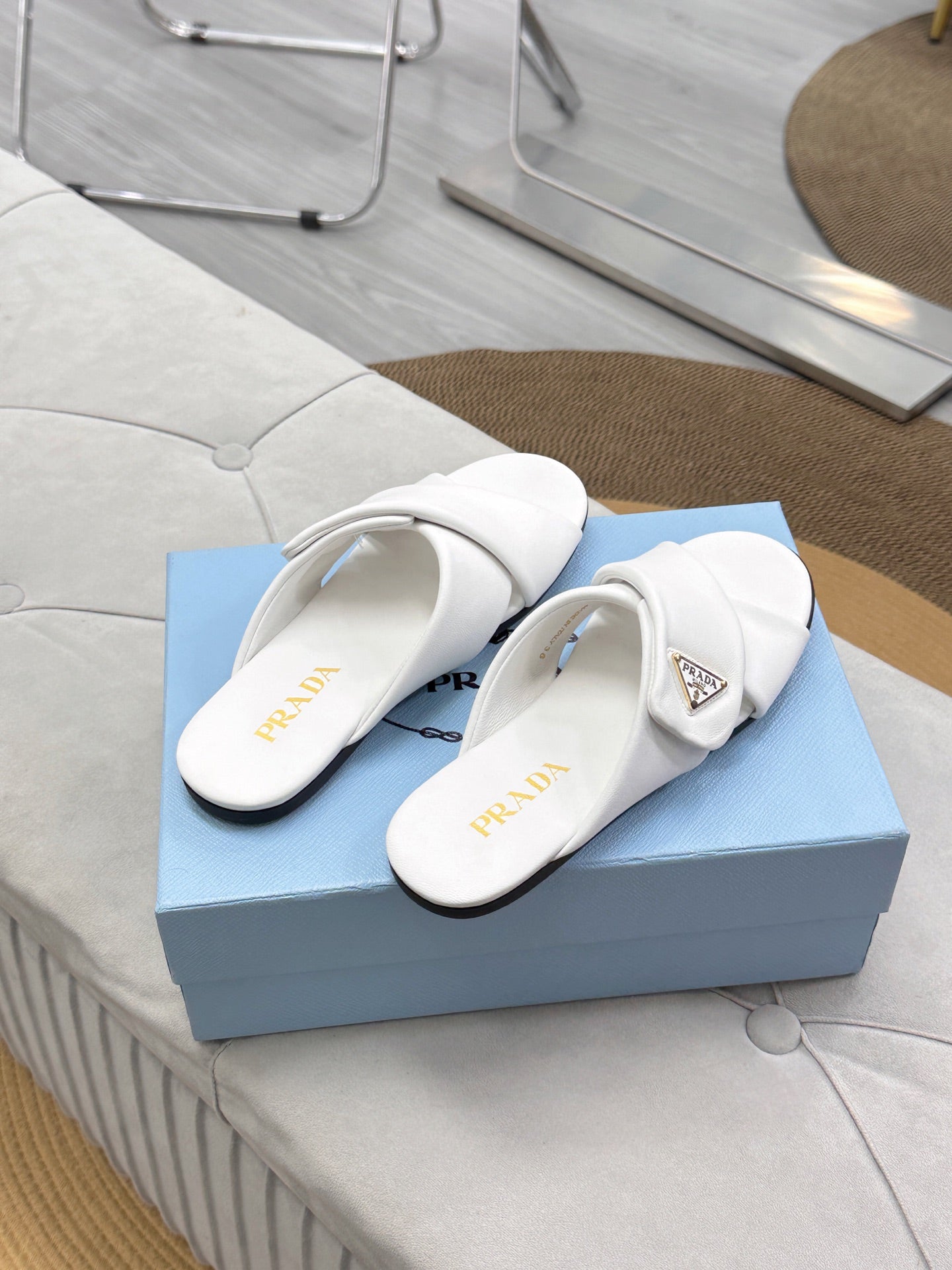 PRADA 25S SLIDE SANLS IN WHITE CALFSKIN LOGO