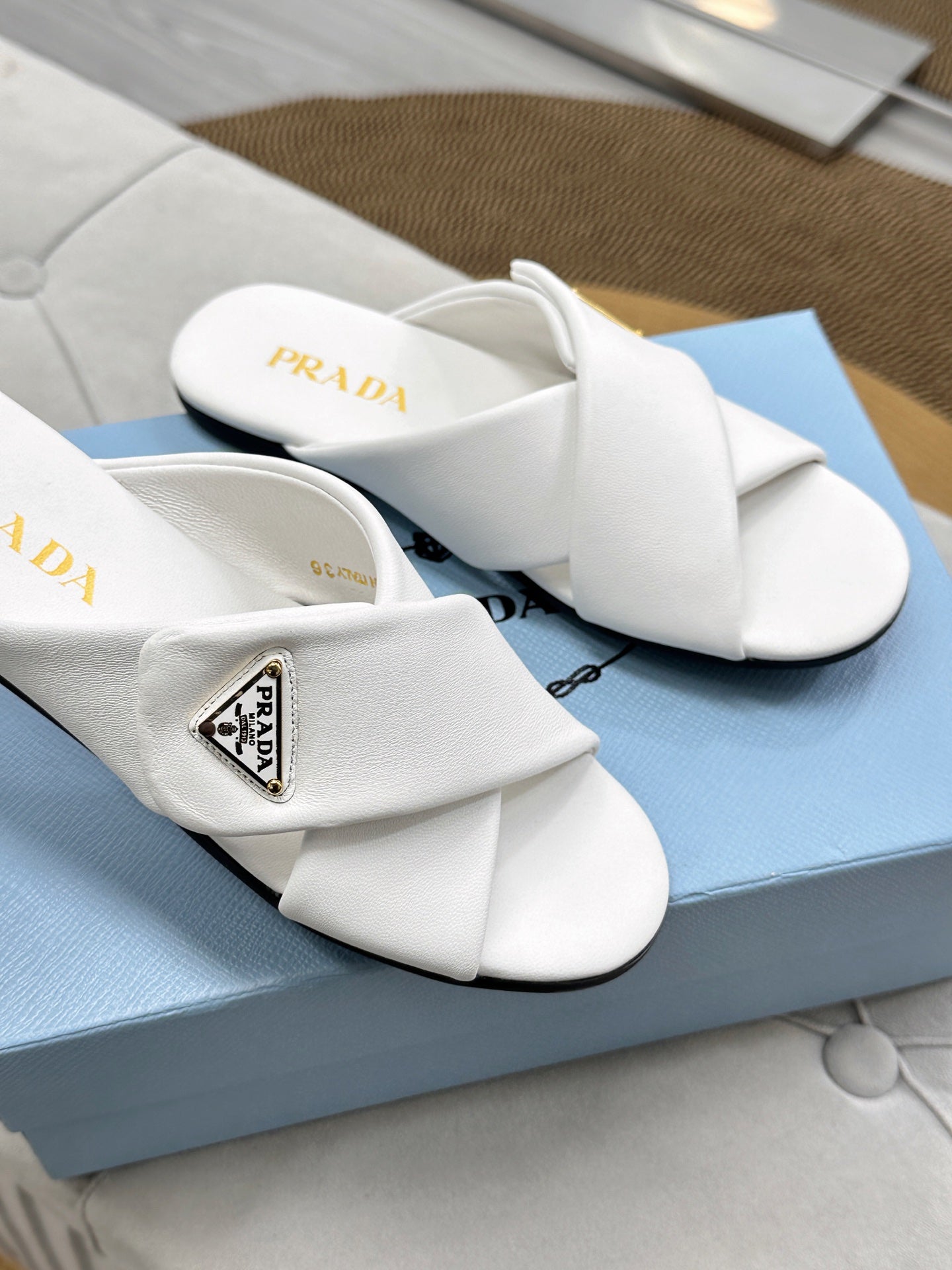 PRADA 25S SLIDE SANLS IN WHITE CALFSKIN LOGO