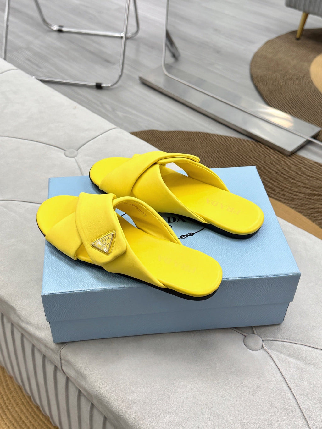 PRADA 25S SLIDE SANLS IN YELLOW CALFSKIN LOGO