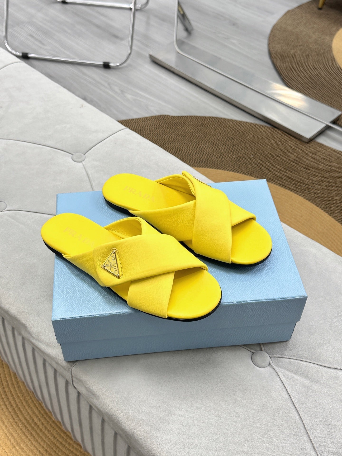PRADA 25S SLIDE SANLS IN YELLOW CALFSKIN LOGO