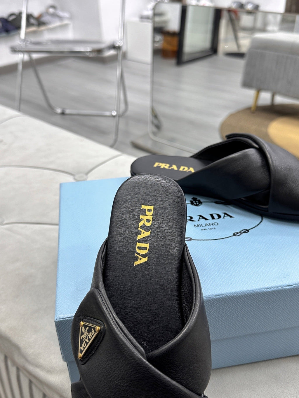 PRADA 25S SLIDE SANLS IN BLACK CALFSKIN LOGO