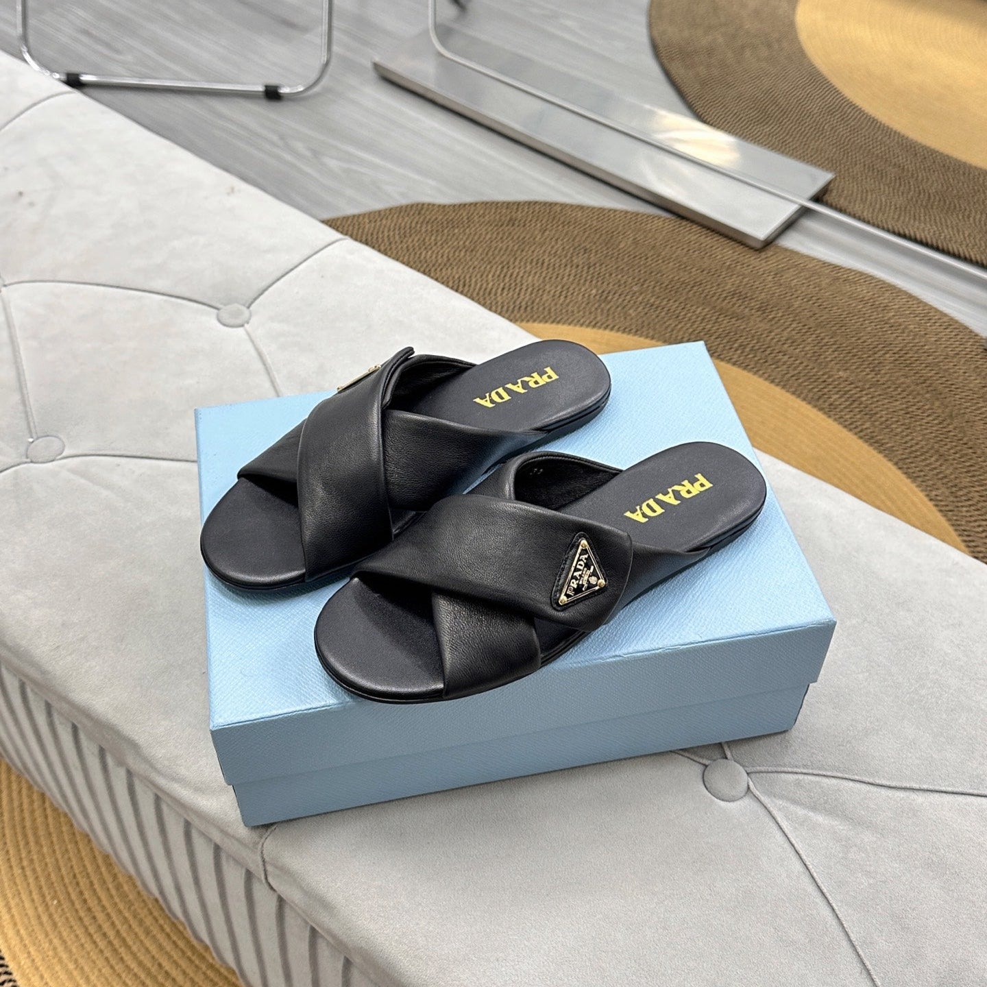 PRADA 25S SLIDE SANLS IN BLACK CALFSKIN LOGO