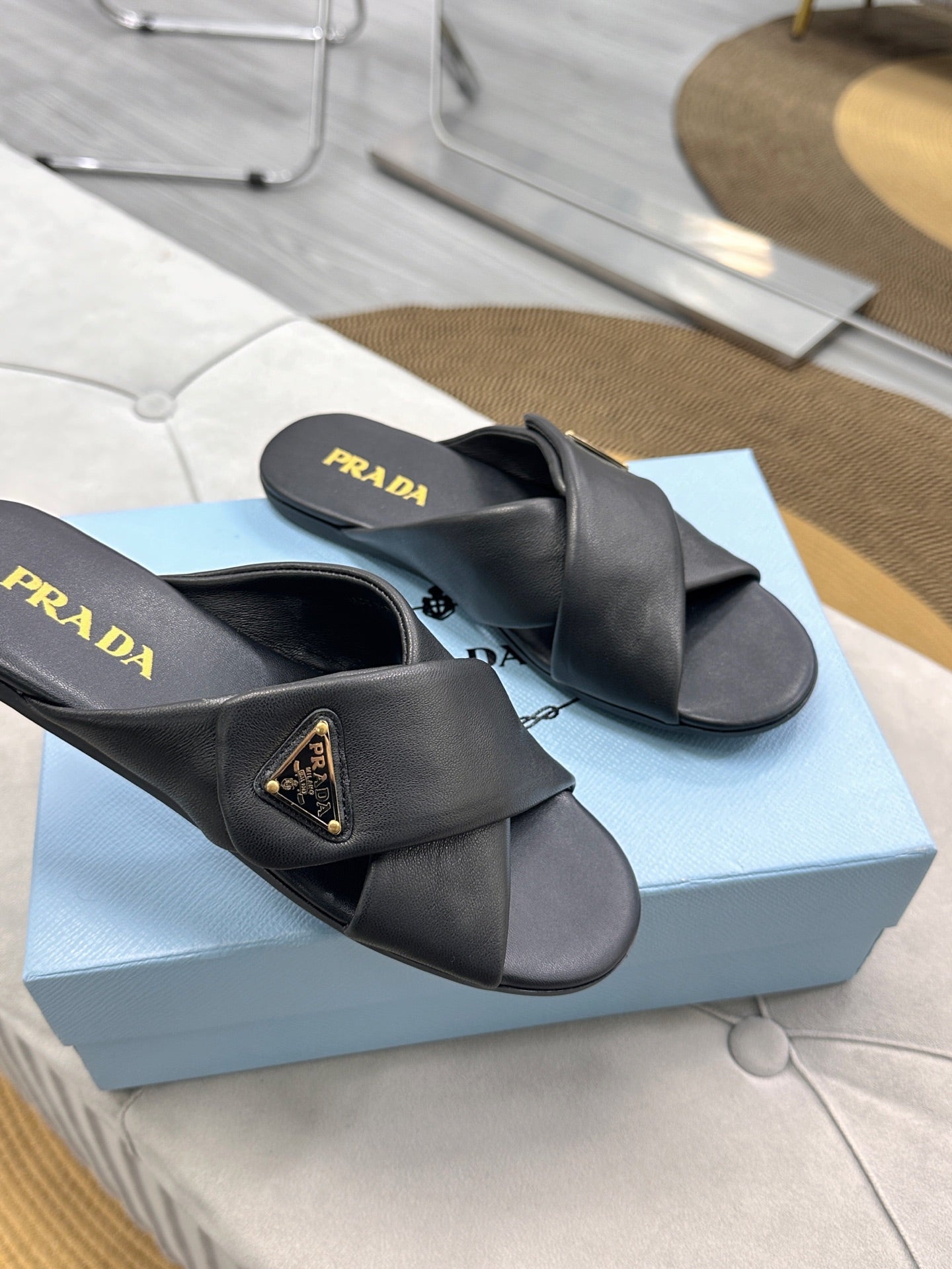 PRADA 25S SLIDE SANLS IN BLACK CALFSKIN LOGO