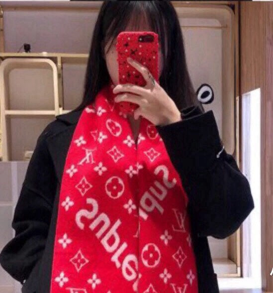 LOUIS VUITTON SUPREME X MONOGRAM 180 CM SCARF IN CHERRY RED WOOL AND CASHMERE 392942