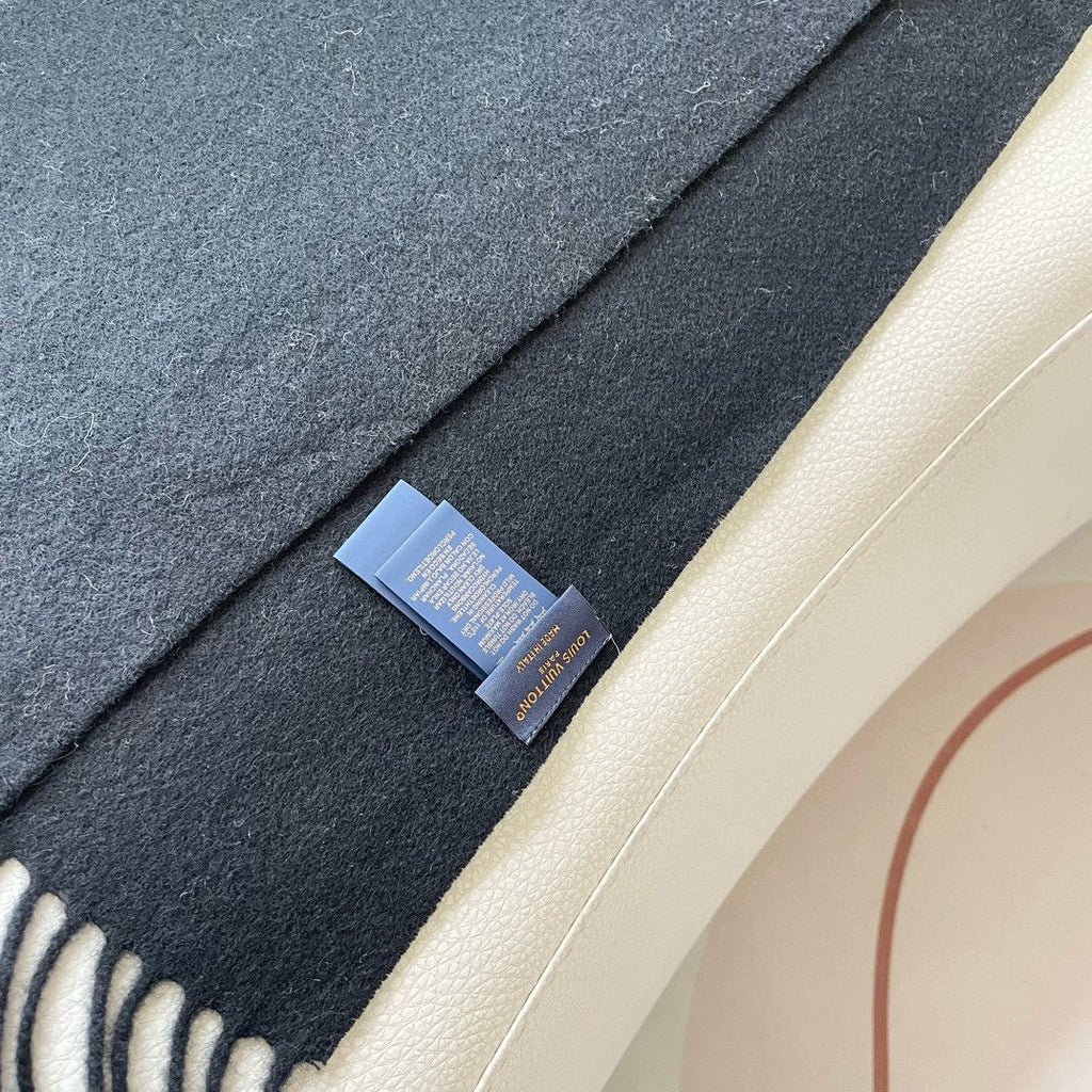 LOUIS VUITTON SCARF 180 CM IN BLACK CASHMERE 396551