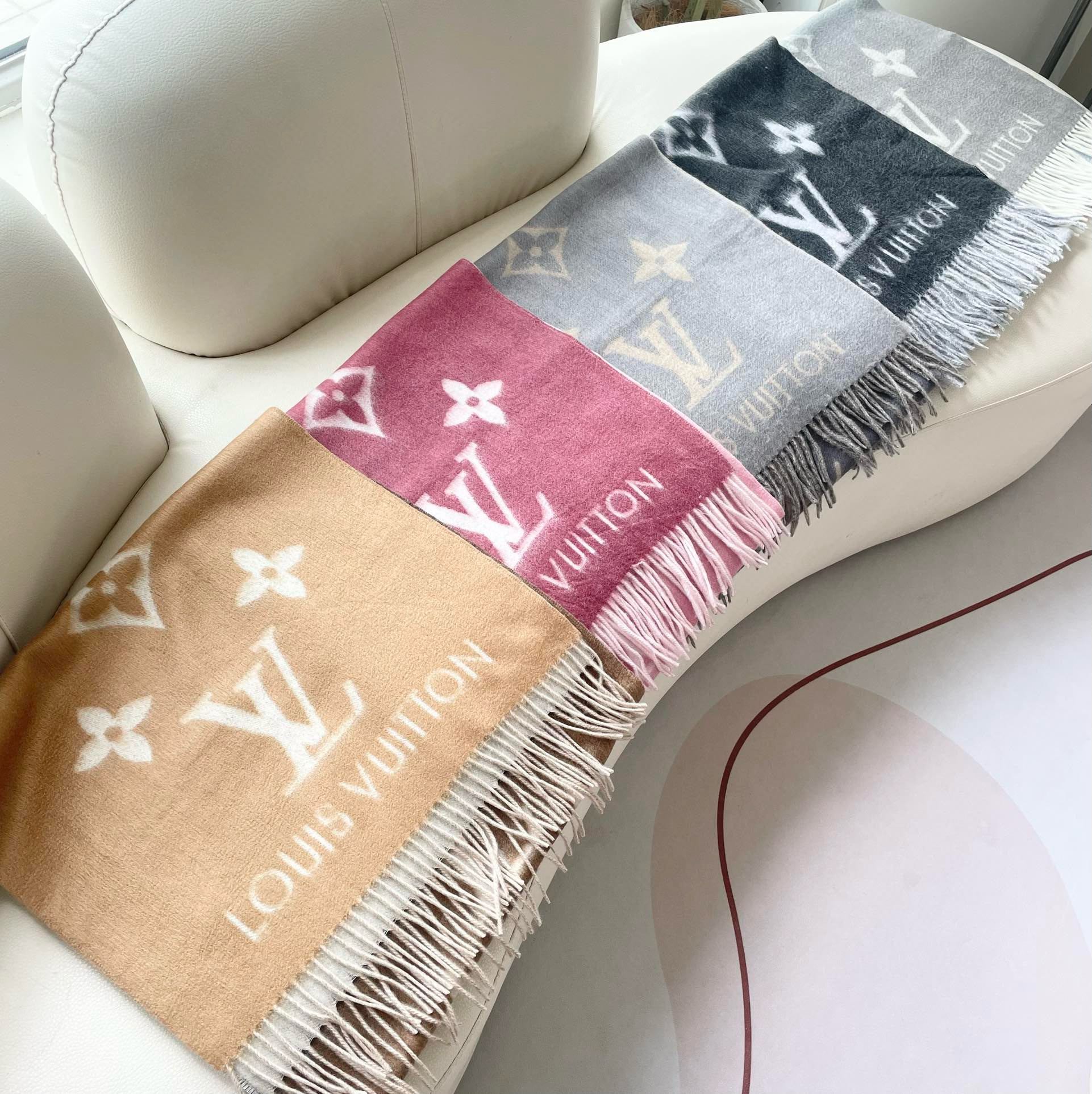 LOUIS VUITTON REYKJAVIK GRADIENT SCARF 220 CM IN PUNCH PINK CASHMERE 399735