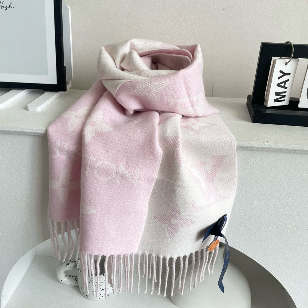 LOUIS VUITTON ESSENTIAL SCARF 186 CM IN LIGHT PINK WOOL 399778