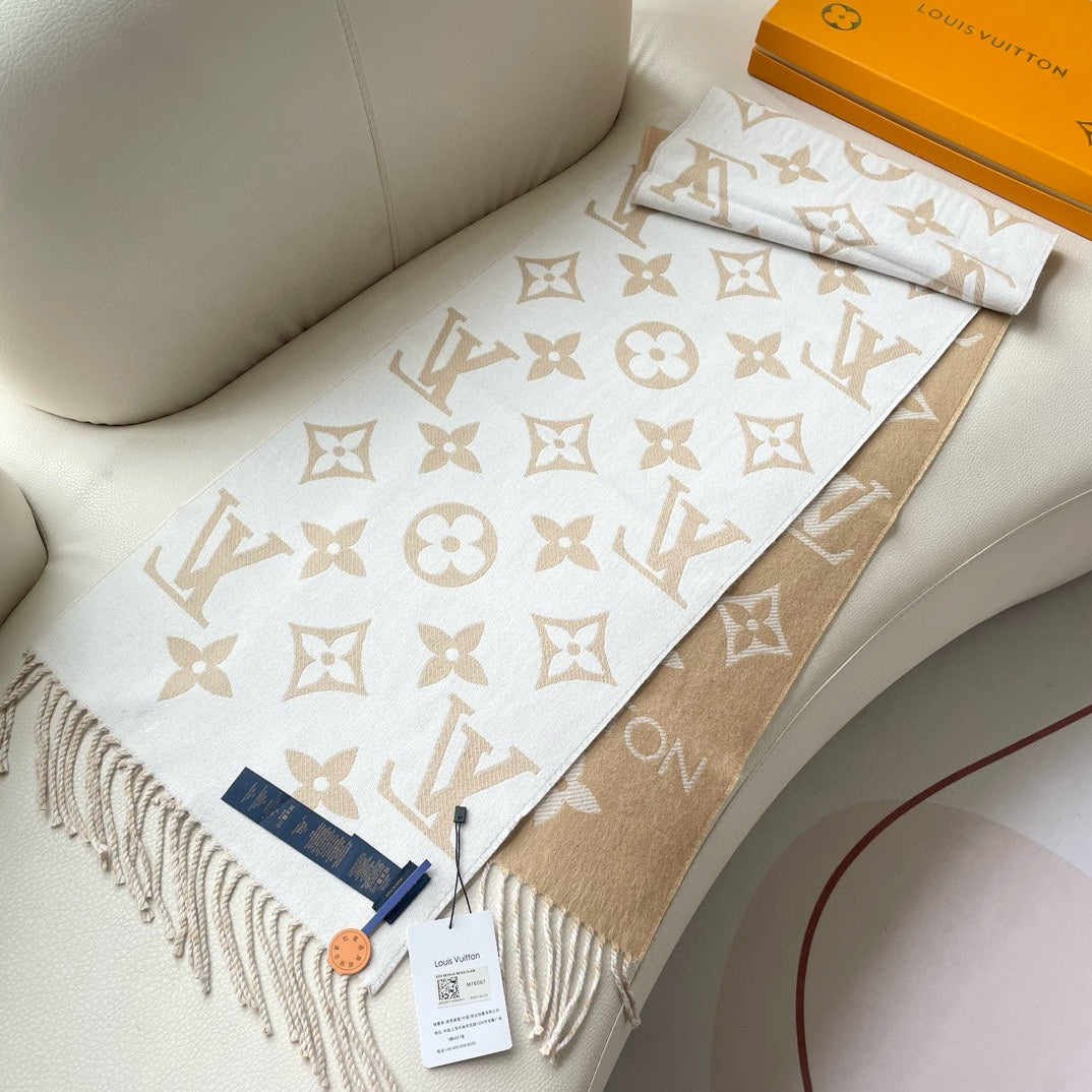 LOUIS VUITTON ESSENTIAL SCARF 186 CM IN CAMEL BEIGE WOOL 399775