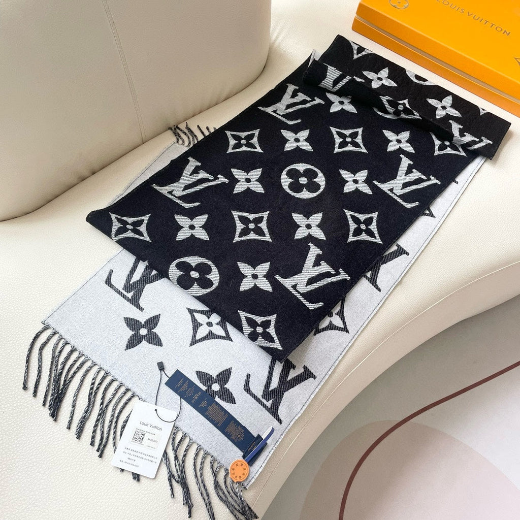 LOUIS VUITTON ESSENTIAL SCARF 186 CM IN BLACK WOOL 399773