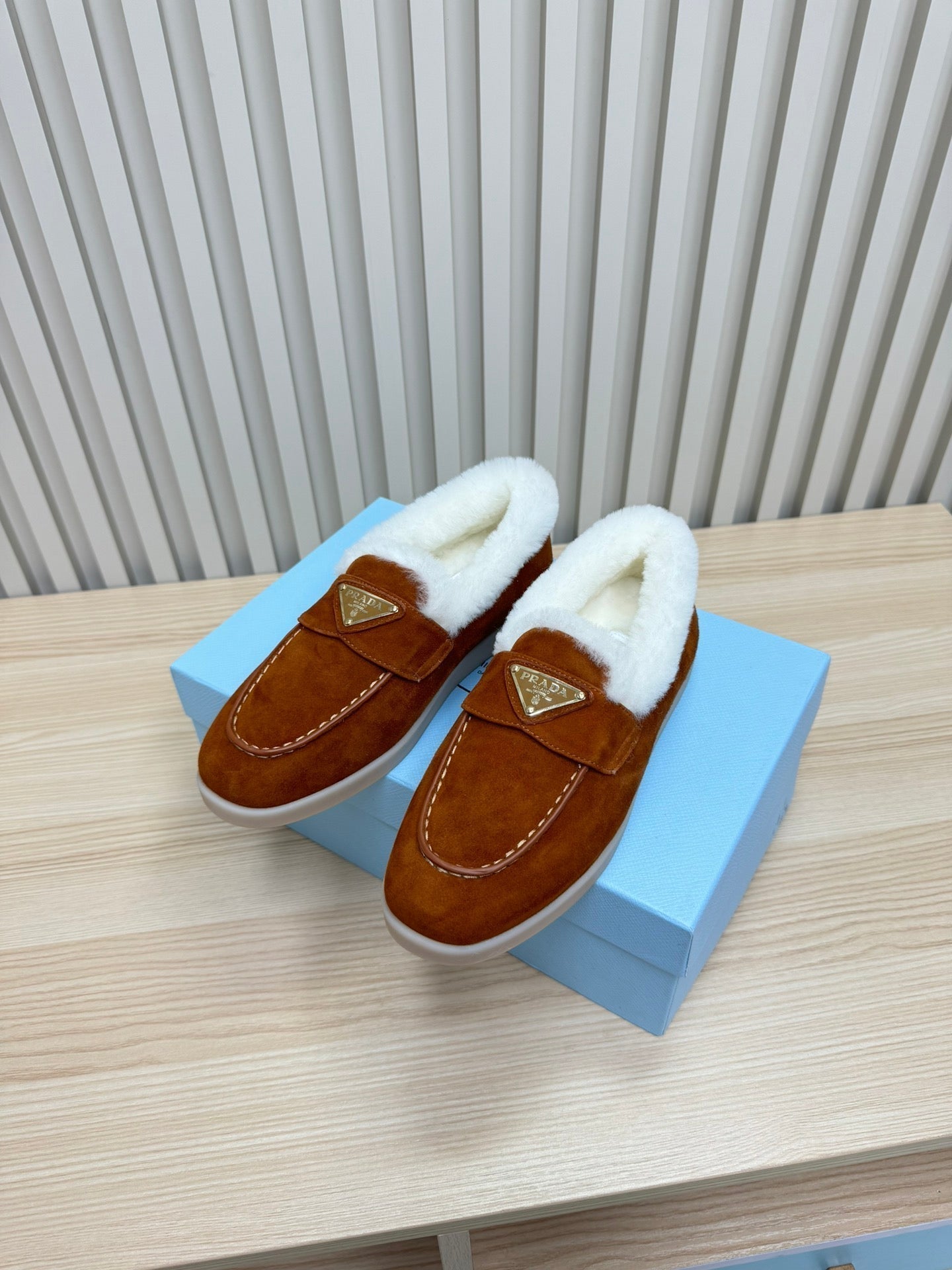 PRADA LOAFER IN RED BROWN SUEDE AND FUR LINING ATTACHED TRIANGLE LOGO
