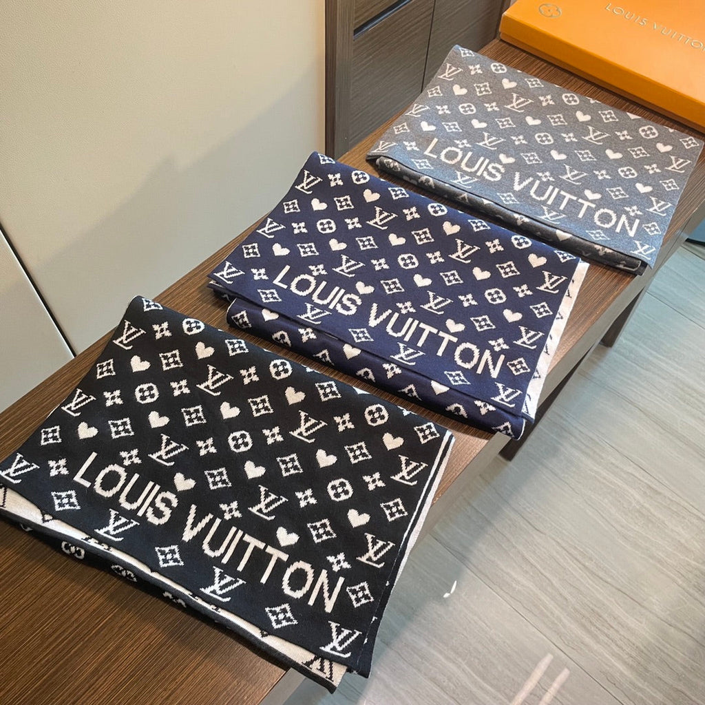 LOUIS VUITTON GAME ON SCARF 180 CM IN NAVY BLUE CASHMERE 394761