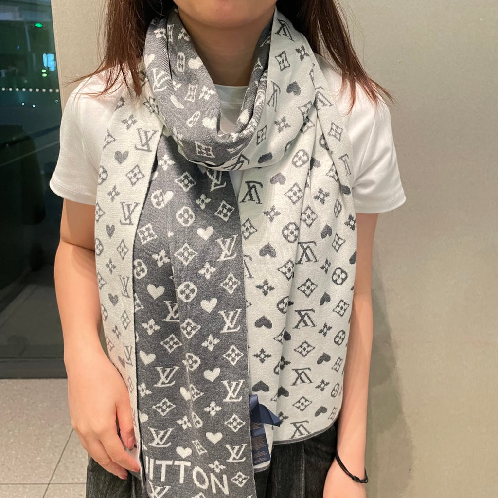 LOUIS VUITTON GAME ON SCARF 180 CM IN MOUSE GRAY CASHMERE 394762