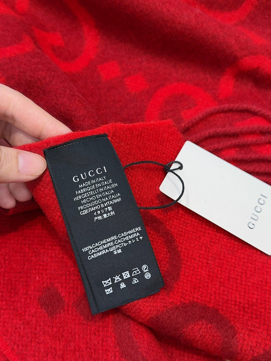GUCCI SCARF 200 CM IN CHERRY RED CASHMERE 396378