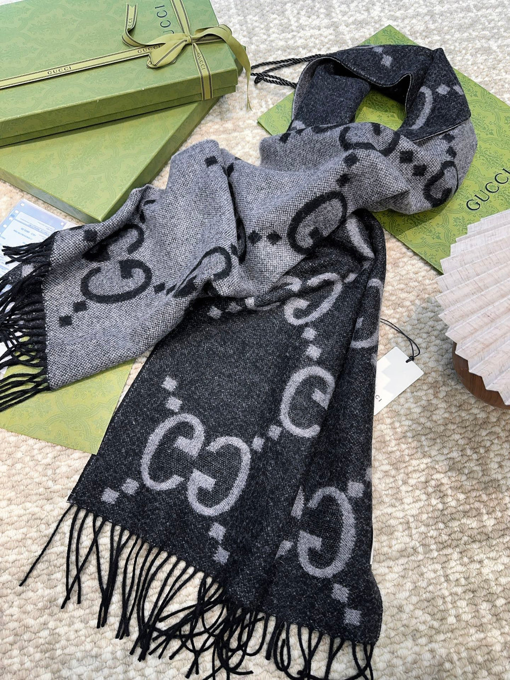 GUCCI SCARF 200 CM IN BLACK MIX LIGHT GRAY CASHMERE 396377