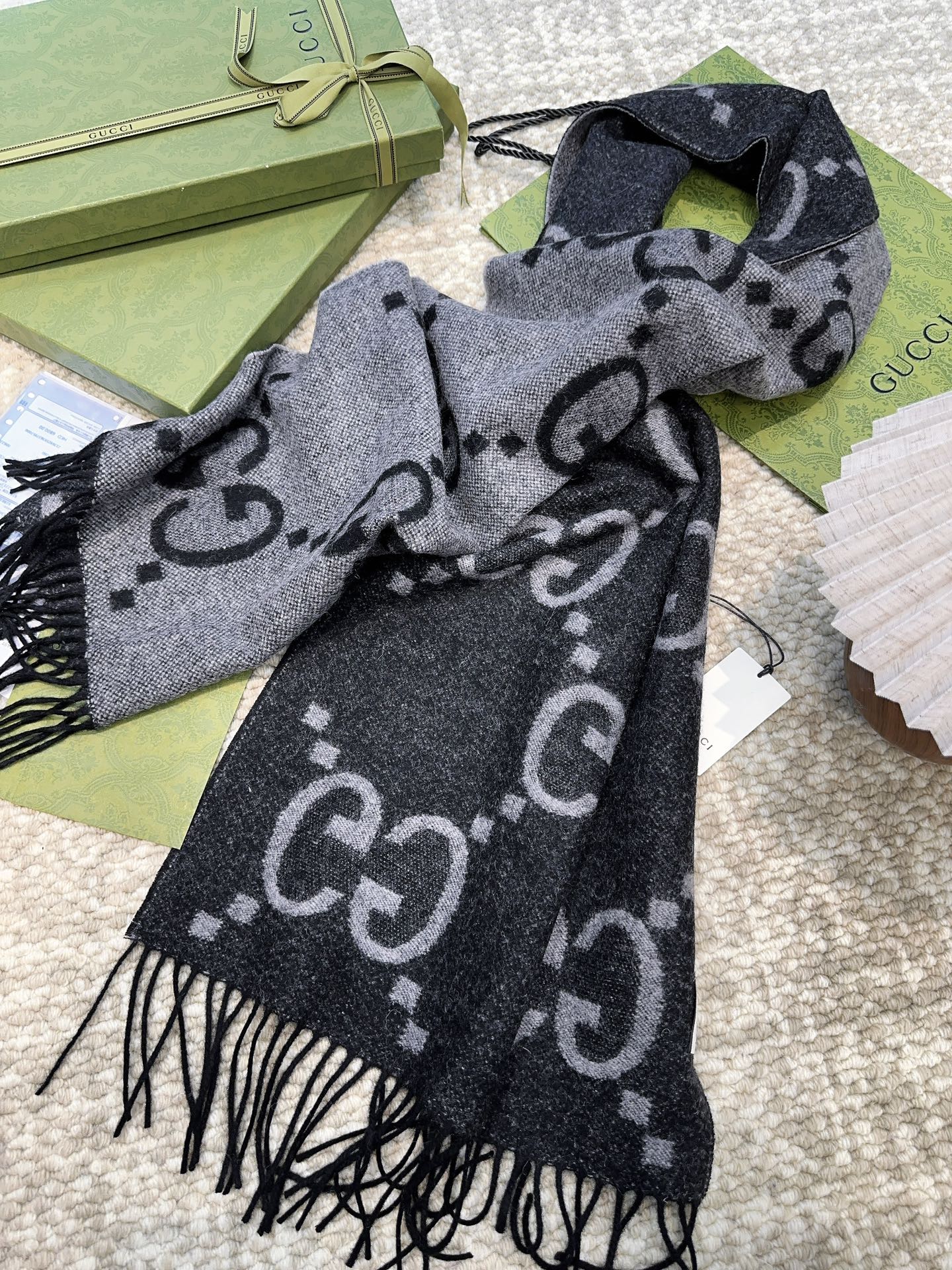 GUCCI SCARF 200 CM IN BLACK MIX LIGHT GRAY CASHMERE 396377