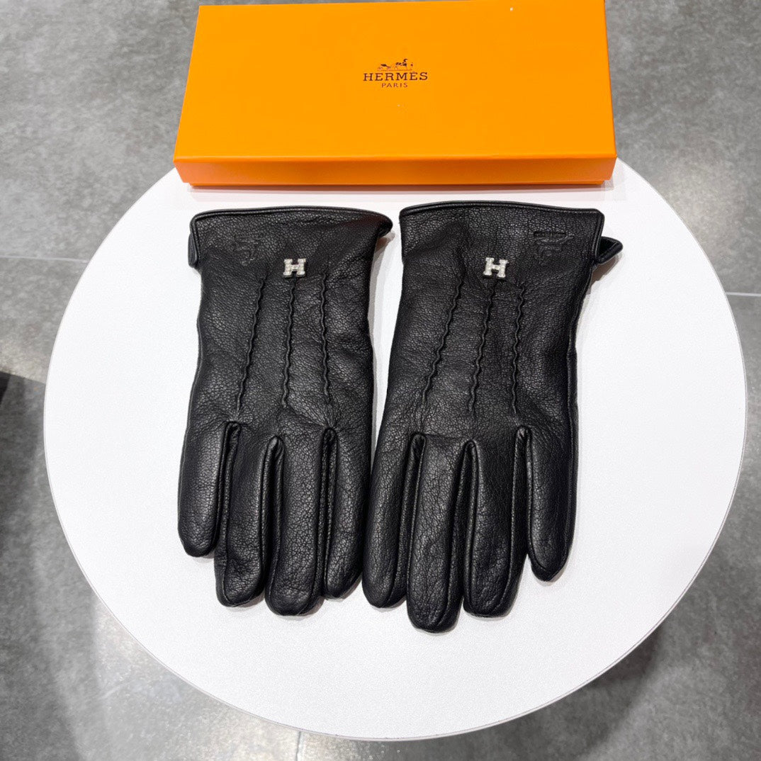 HERMES GLOVES IN BLACK DEERSKIN AND FLEECE LINING 228487