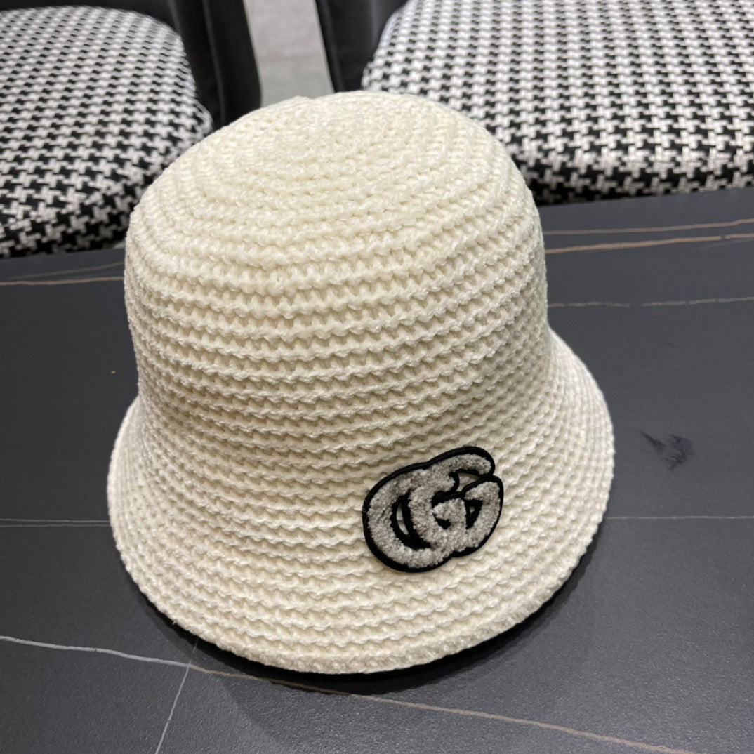 GUCCI BUCKET HAT IN WHITE WOOL 389113