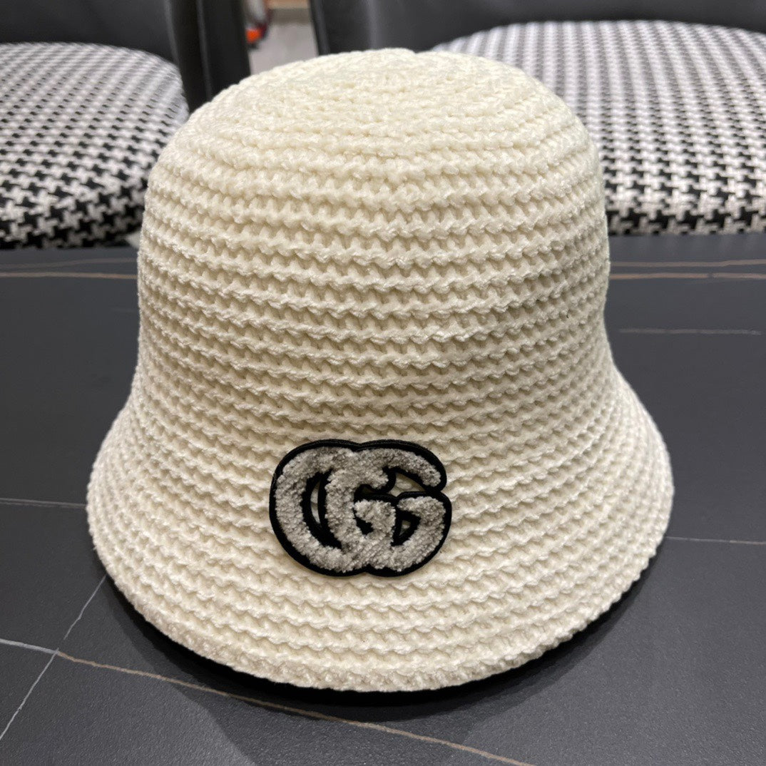 GUCCI BUCKET HAT IN WHITE WOOL 389113