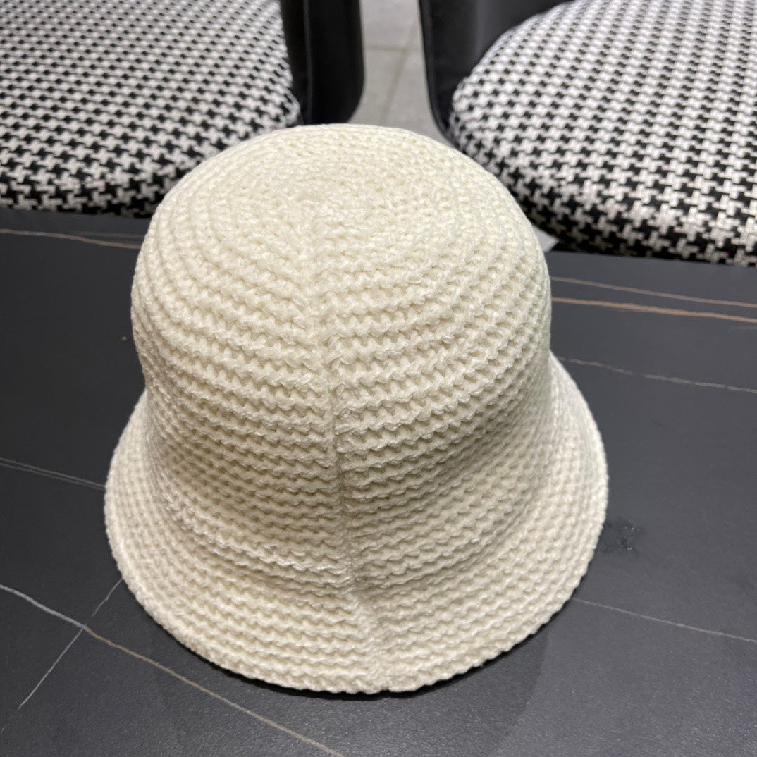 GUCCI BUCKET HAT IN WHITE WOOL 389113