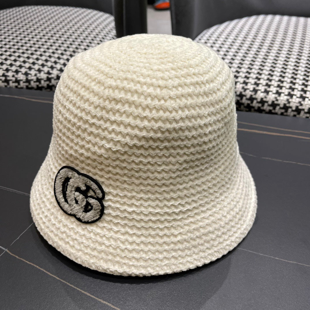 GUCCI BUCKET HAT IN WHITE WOOL 389113