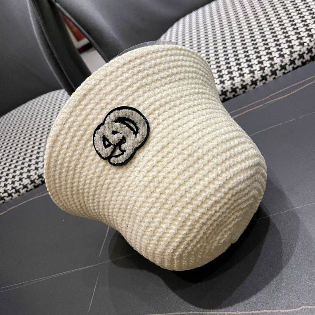 GUCCI BUCKET HAT IN WHITE WOOL 389113