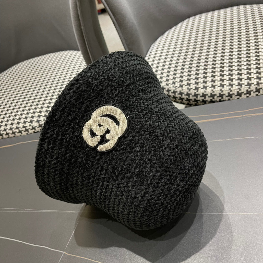 GUCCI BUCKET HAT IN BLACK WOOL 389114