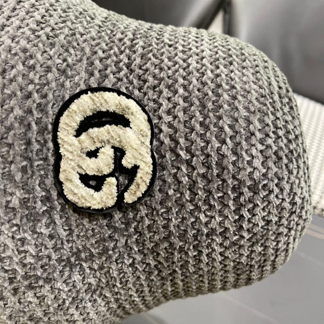 GUCCI BUCKET HAT IN STEEL GRAY WOOL 389116