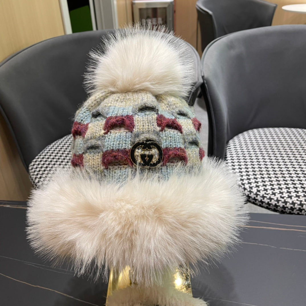 GUCCI BEANIE HAT IN COLORFUL WOOL AND RABBIT FUR 392114
