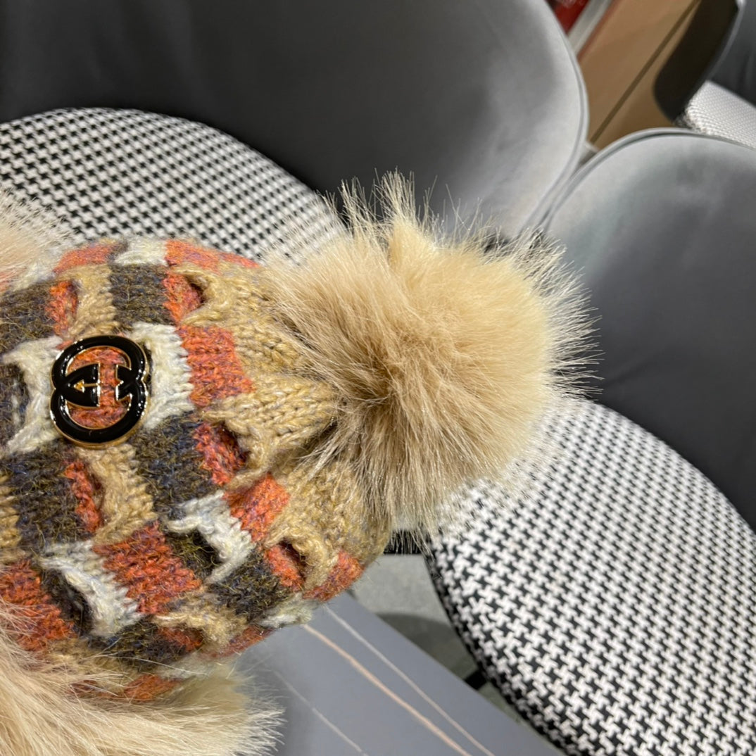 GUCCI BEANIE HAT IN COLORFUL WOOL AND RABBIT FUR 392117