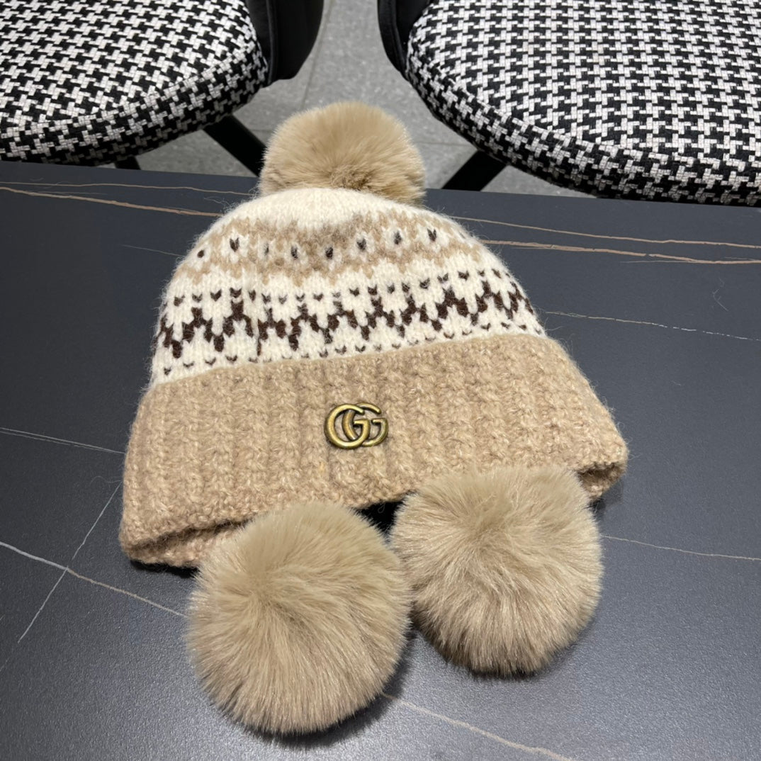 GUCCI BEANIE HAT IN COLORFUL WOOL 394005