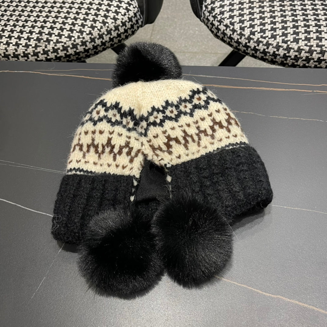 GUCCI BEANIE HAT IN COLORFUL WOOL 394006