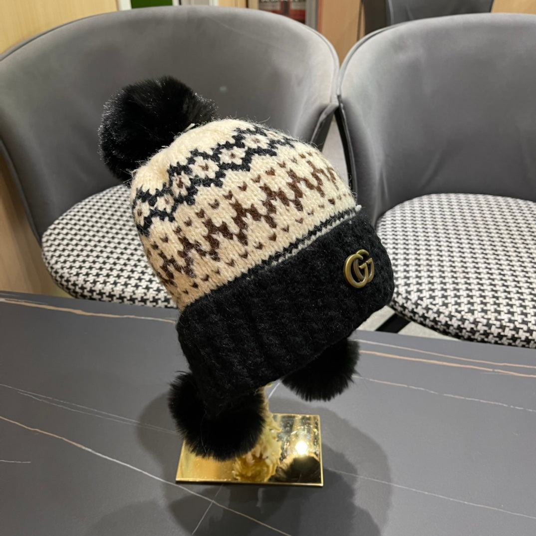 GUCCI BEANIE HAT IN COLORFUL WOOL 394006