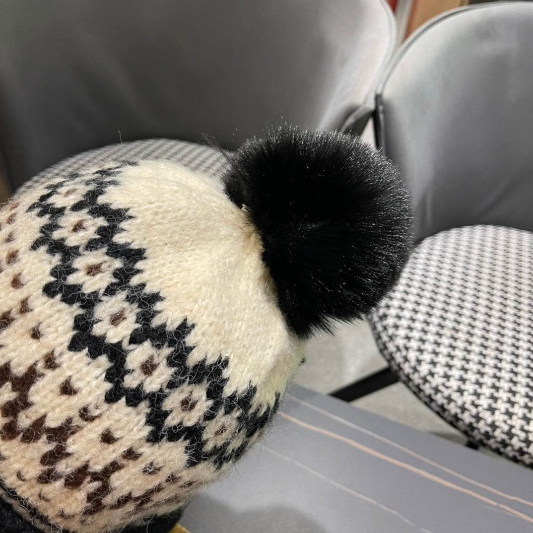 GUCCI BEANIE HAT IN COLORFUL WOOL 394006