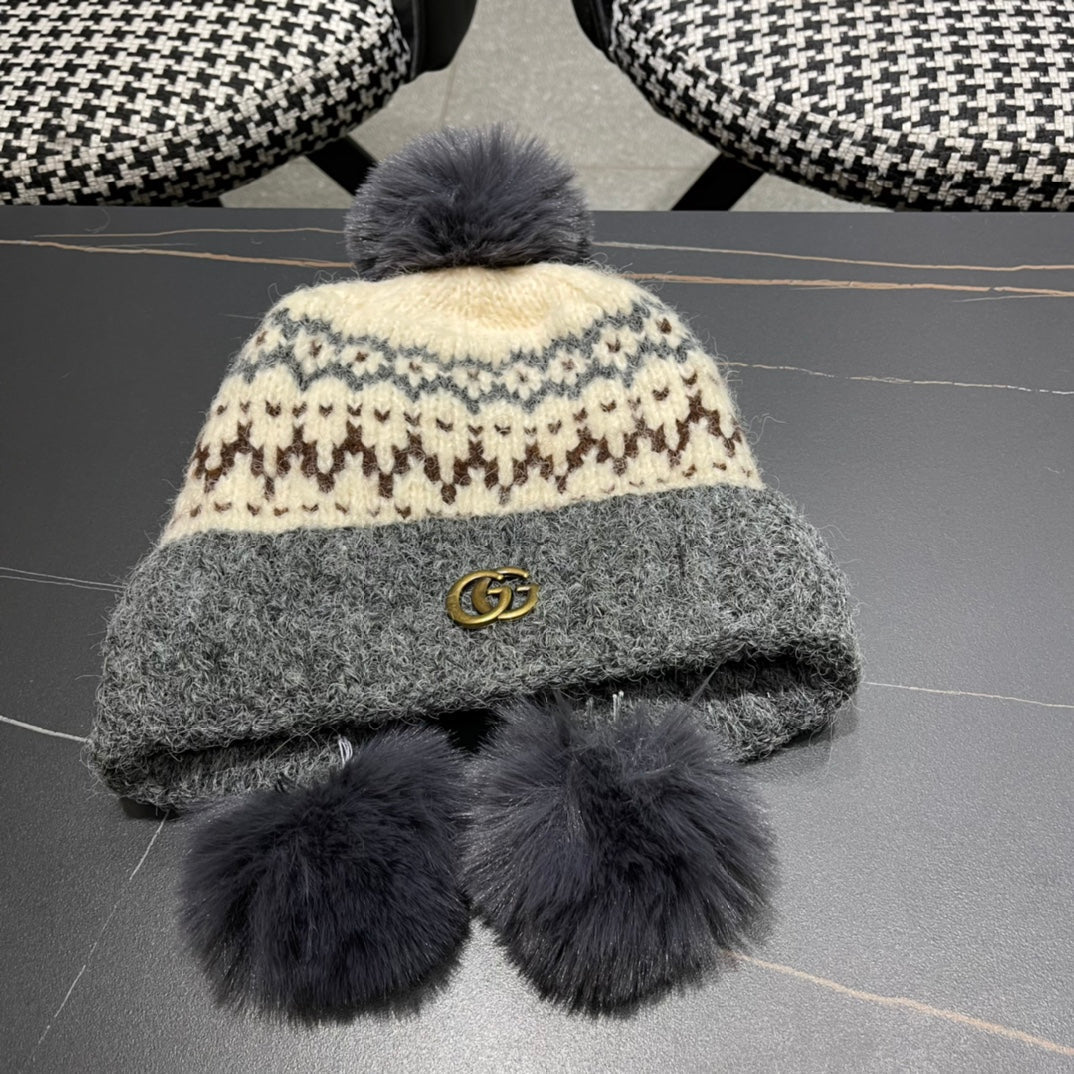 GUCCI BEANIE HAT IN COLORFUL WOOL 394008