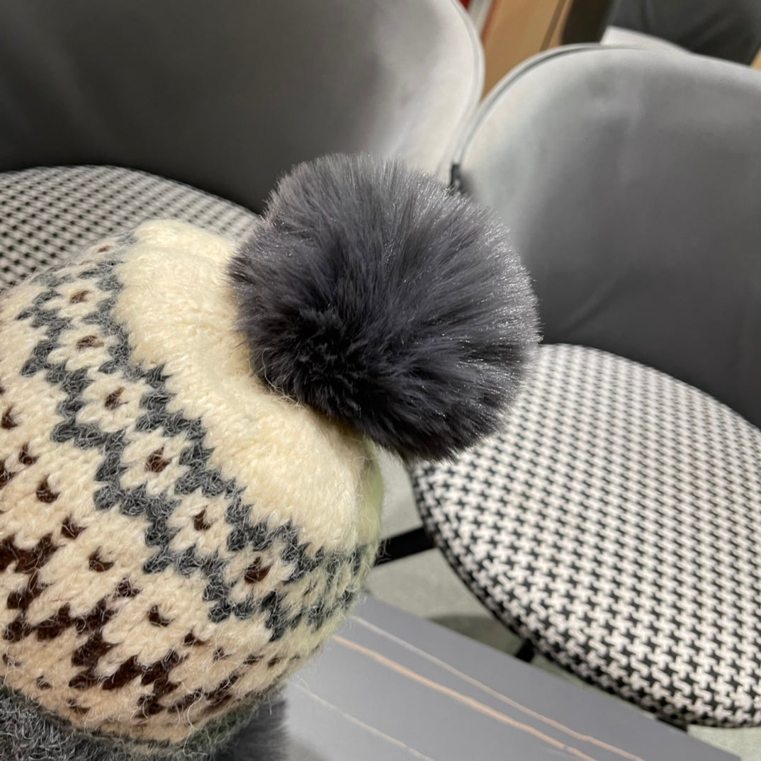 GUCCI BEANIE HAT IN COLORFUL WOOL 394008