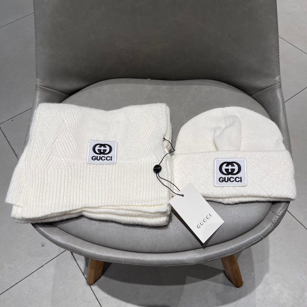 GUCCI SET SCARF AND HAT IN WHITE CASHMERE AND RABBIT FUR 397373