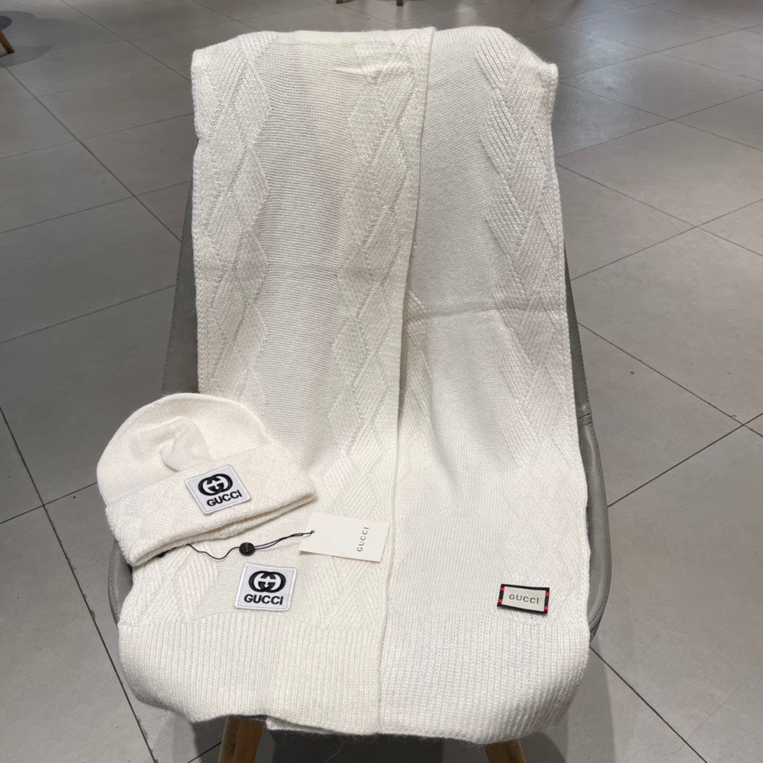 GUCCI SET SCARF AND HAT IN WHITE CASHMERE AND RABBIT FUR 397373