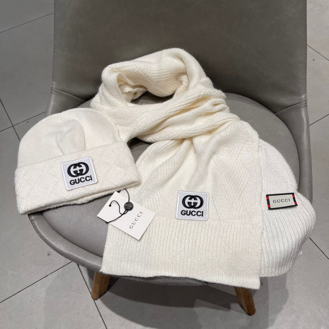 GUCCI SET SCARF AND HAT IN WHITE CASHMERE AND RABBIT FUR 397373